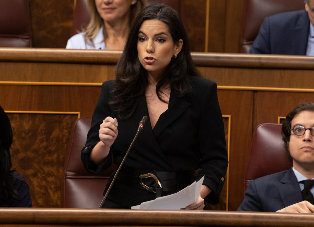 La portavoz de VOX en el Congreso, Pepa Millán, interviene durante una sesión de control al Gobierno, en el Congreso de los Diputados, a 13 de diciembre de 2023, en Madrid (España).
