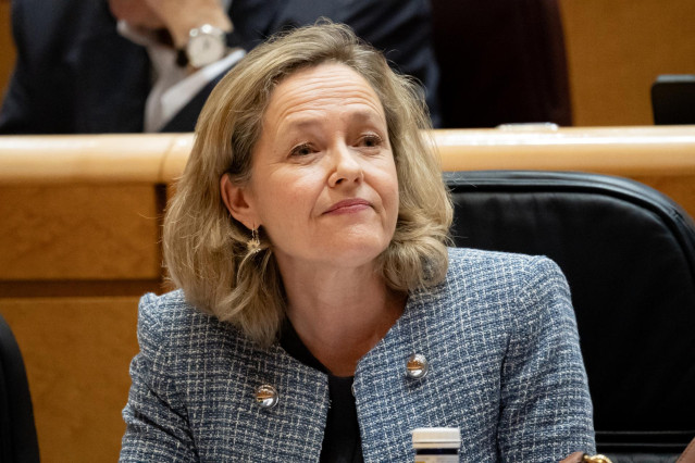 La vicepresidenta primera y ministra de Economía, Comercio y Empresa, Nadia Calviño, asiste a una sesión plenaria, en el Senado, a 12 de diciembre de 2023, en Madrid (España). Tras el Pleno del Congreso donde se ha realizado el primer debate de la proposi