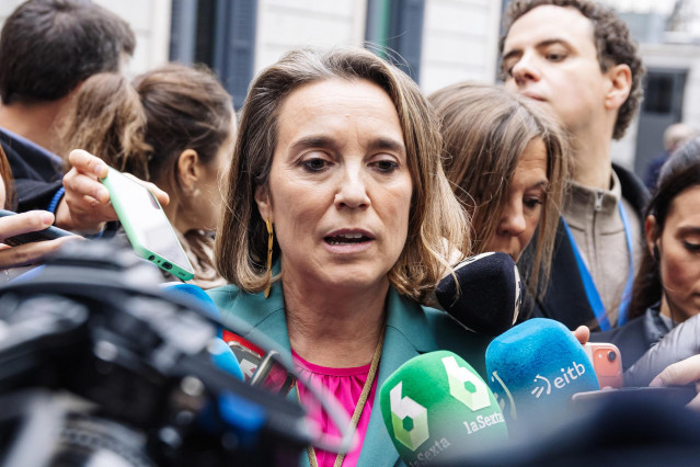 La secretaria general del PP, Cuca Gamarra, atiende a medios a su salida de la Solemne Sesión de Apertura de las Cortes Generales de la XV Legislatura, en el Congreso de los Diputados, a 29 de noviembre de 2023, en Madrid (España).