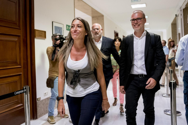Archivo - Los diputados de Junts, Josep Maria Cruset (d), Miriam Nogueras (i) y Eduard Pujol I Bonell (2d),en el Congreso