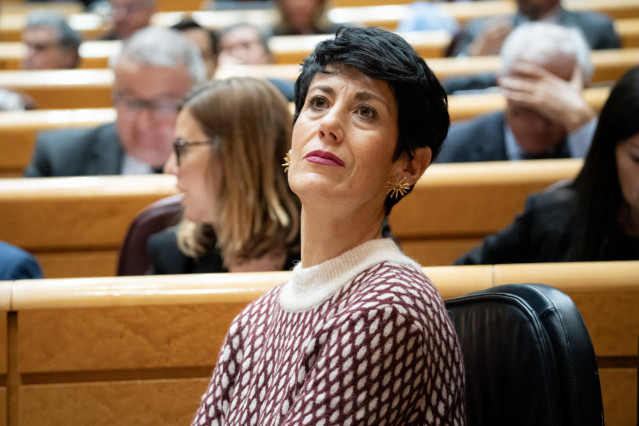 La ministra de Inclusión, Seguridad Social y Migraciones, Elma Saiz, durante una sesión plenaria del Senado, a 12 de diciembre de 2023, en Madrid (España).