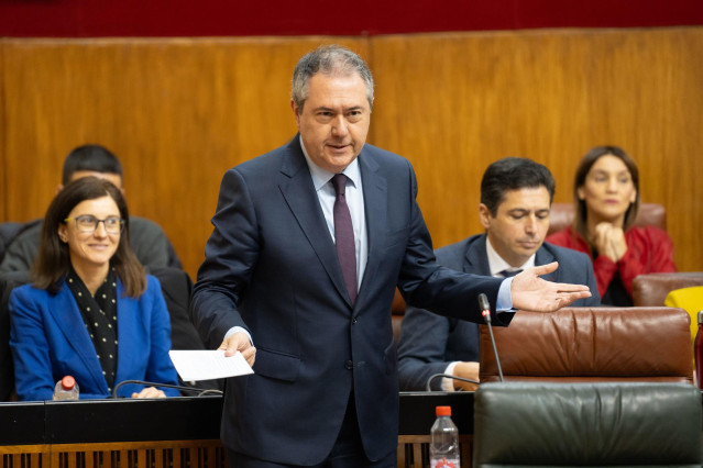 El secretario general del PSOE de Andalucía, Juan Espadas, en una imagen de archivo en su escaño en el Parlamento de Andalucía.