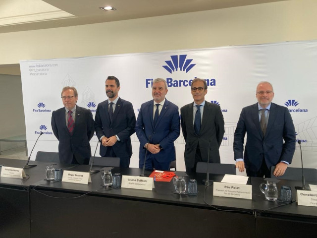 (I-D) Josep Santacreu, Roger Torrent, Jaume Collboni, Pau Relat Y Constantí Serrallonga.