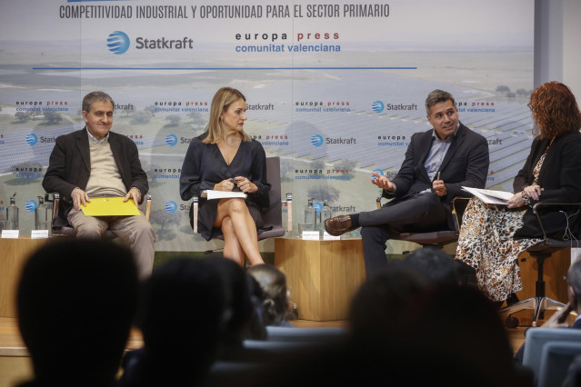 Participantes en el encuentro informativo.