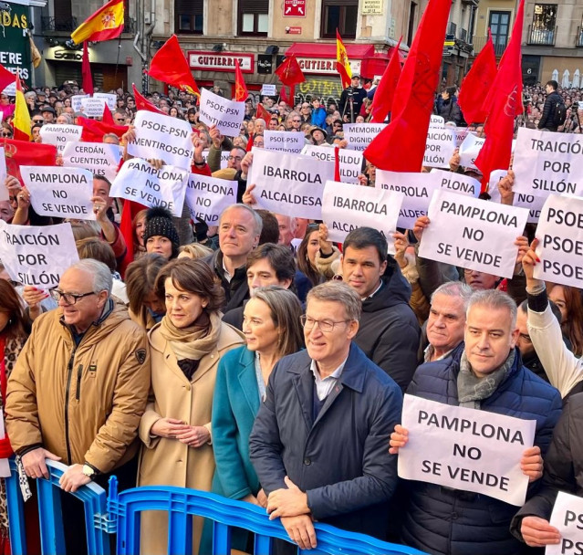 El presidente del Gobierno de Aragón, Jorge Azcón, durante la concetración en Pamplona.