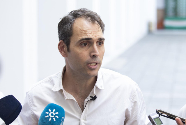 Archivo - El candidato de Sumar al Congreso de los Diputados por Málaga y coordinador general de IU Andalucía, Toni Valero, en una imagen de archivo