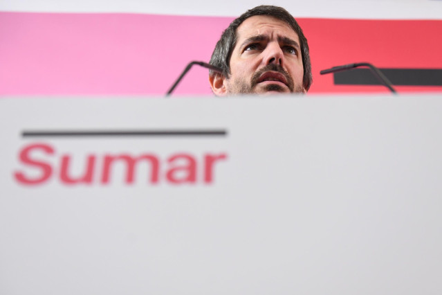 El portavoz de Sumar, Ernest Urtasun, durante una rueda de prensa, en el Espacio Rastro, en Madrid (España).
