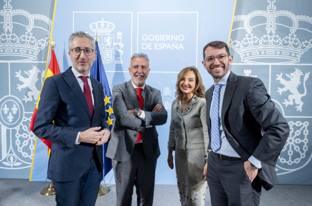 (I-D) El secretario de Estado de Política Territorial, Arcadi España García; el ministro de Política Territorial y Memoria Democrática, Ángel Víctor Torres; la subsecretaria Berta Pérez Hernández y el director del Gabinete del Ministro, Antonio José Olive