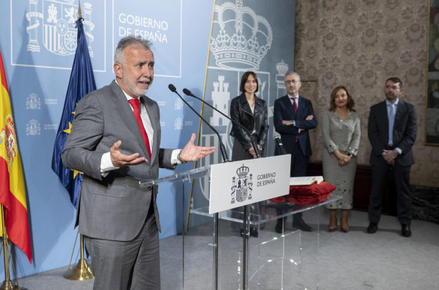 El ministro de Política Territorial y Memoria Democrática, Ángel Víctor Torres, preside el acto de toma de posesión de altos cargos del Ministerio de Política Territorial, en la Delegación del Gobierno, a 18 de diciembre de 2023, en Madrid (España). Hoy h