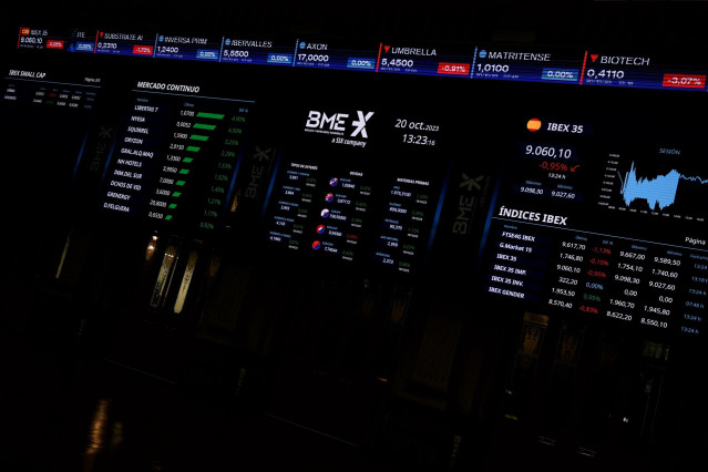 Archivo - Un panel del Ibex 35, en el Palacio de la Bolsa, en Madrid (España)