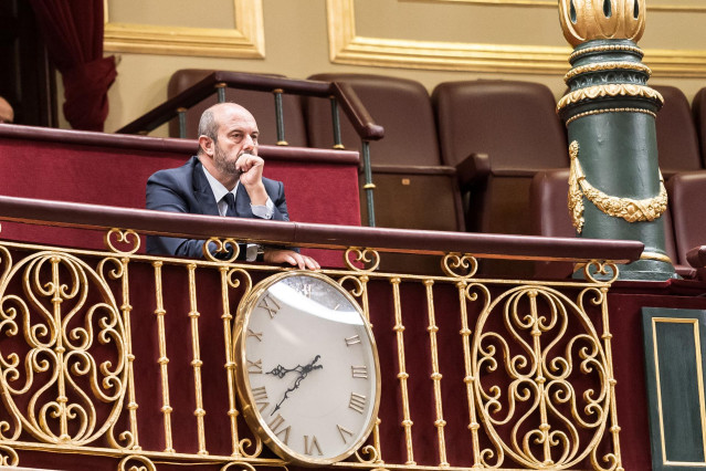 Archivo - El Presidente del Senado, Pedro Rollán, asiste a la primera sesión del debate de investidura de Pedro Sánchez como presidente de Gobierno, en el Congreso de los Diputados, a 15 de noviembre de 2023, en Madrid (España). El Salón de Plenos del Con