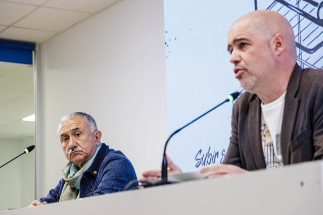 Archivo - Los secretarios generales de UGT y CC00, Pepe Álvarez (i), y Unai Sordo (d), ofrecen una rueda de prensa en la sede de Comisiones Obreras (CCOO), a 20 de abril de 2023, en Madrid (España). La rueda de prensa tiene lugar con motivo de la celebrac
