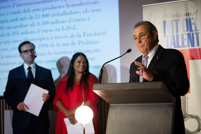 Archivo - El presidente de honor y consejero dominical de Grífols, Víctor Grífols, en la Nit del Talent este miércoles