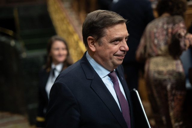 El ministro de Agricultura, Pesca y Alimentación, Luis Planas, justifica la eliminación de las bonificaciones al gasóleo del sector agrícola por la bajada de precios de los combustibles.