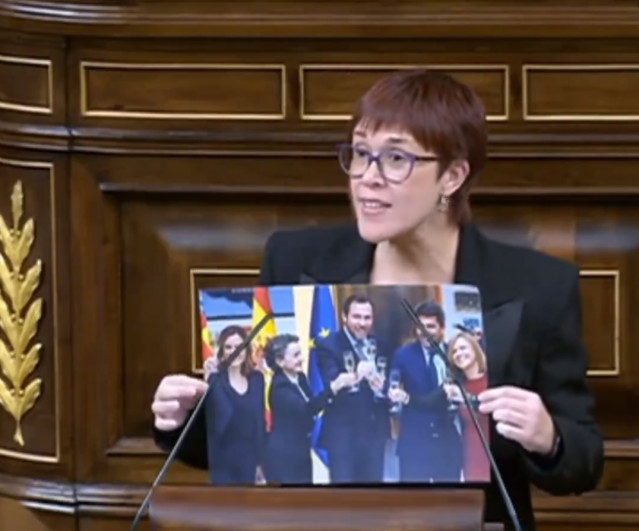 Agueda Micó, diputada de Compromís-Sumar, criticando al ministro Óscar Puente
