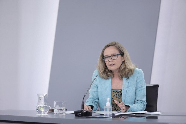 Archivo - La vicepresidenta primera del Gobierno y ministra de Economía y Comercio, Nadia Calviño.