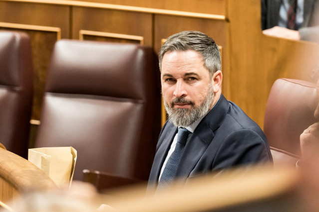 El líder de Vox, Santiago Abascal, interviene durante un pleno en el Congreso de los Diputados, a 19 de diciembre de 2023, en Madrid (España).