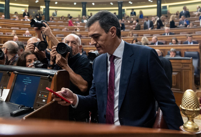 El presidente del Gobierno, Pedro Sánchez, a su llegada a un pleno en el Congreso de los Diputados, a 20 de diciembre de 2023, en Madrid (España).