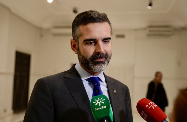 El consejero de Sostenbilidad y portavoz del Gobierno andaluz, Ramón Fernández-Pacheco, este miércoles en Sevilla en declaraciones a los medios de comunicación.