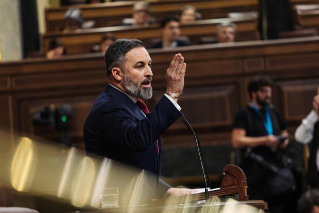 El líder de VOX, Santiago Abascal, interviene durante una sesión plenaria, en el Congreso de los Diputados.