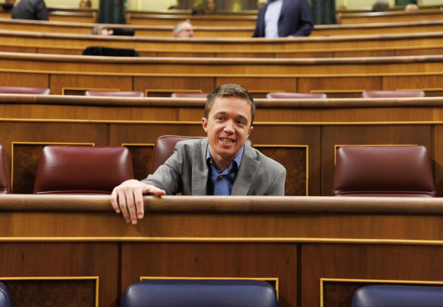 Archivo - El líder de Más País, Iñigo Errejón, durante una sesión plenaria en la se aprueba el uso de las lenguas cooficiales en el Congreso de los Diputados, a 19 de septiembre de 2023, en Madrid (España).