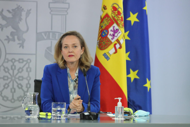 Archivo - La vicepresidenta tercera y ministra de Economía y Comercio, Nadia Calviño.