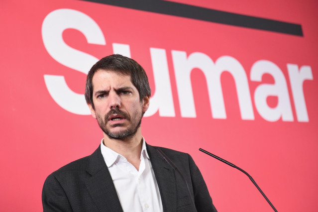 El portavoz de Sumar, Ernest Urtasun, durante una rueda de prensa, en el Espacio Rastro, en Madrid (España).