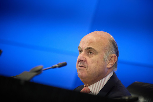 Archivo - El vicepresidente del Banco Central Europeo (BCE), Luis de Guindos,  a 21 de abril de 2023, en Madrid (España). La conferencia ha sido organizada por la Cátedra Fundación ‘La Caixa’ Economía y Sociedad.