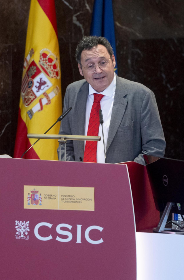 El Fiscal General del Estado, Álvaro García Ortiz, interviene durante la clausura del acto del 30 aniversario de la Agencia de Protección de Datos, en el salón de actos del CSIC, a 14 de diciembre de 2023, en Madrid (España). La jornada conmemora los 30 a