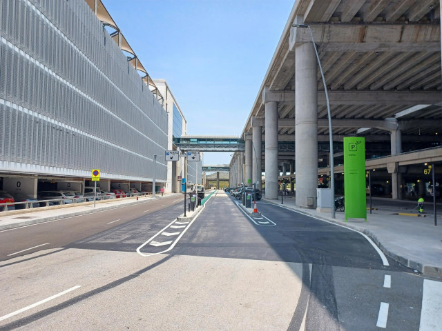 Archivo - Nuevo parking exprés del Aeropuerto de Alicante-Elche.