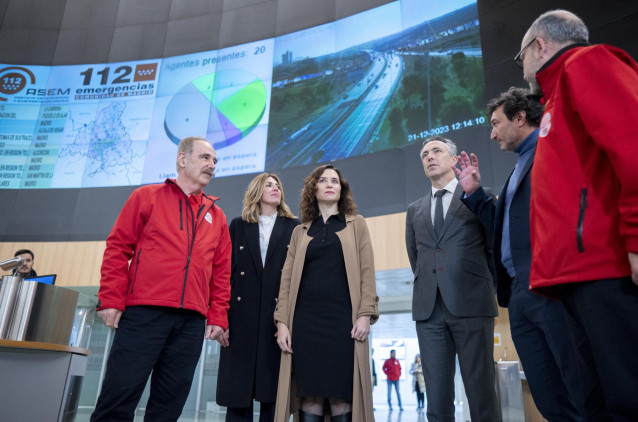 (I-D) La alcaldesa de Pozuelo, Paloma Tejer; la presidenta de la Comunidad de Madrid, Isabel Díaz Ayuso; el consejero de Medio Ambiente de la CAM, Carlos Novillo y el director de emergencias y seguridad Madrid 112, Pedro Ruiz, durante su visita a las inst