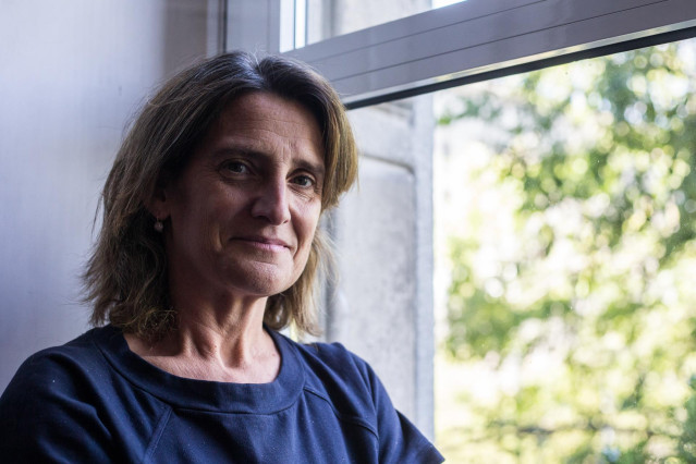Archivo - La vicepresidenta cuarta del Gobierno y ministra para la Transición Ecológica, Teresa Ribera, posa tras una entrevista con Europa Press en la sede del Ministerio, en Madrid (España) a 4 de agosto de 2020.