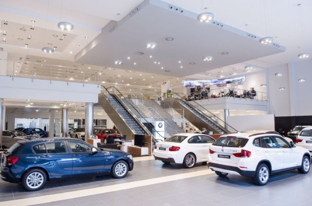 Archivo - BMW prevé vender más de medio millón de coches eléctricos en 2024.