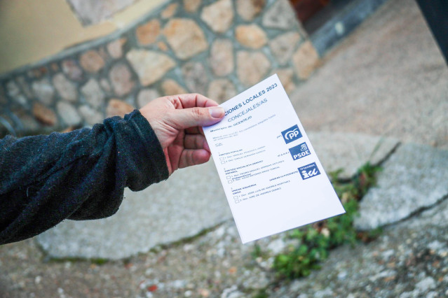 Una papeleta electoral, a 26 de noviembre de 2023, en Ocentejo, Guadalajara, Castilla-La Mancha (España). Más de 40 municipios en los que no se proclamó ninguna candidatura en las pasadas elecciones municipales del 28M o se declaró la nulidad total o parc