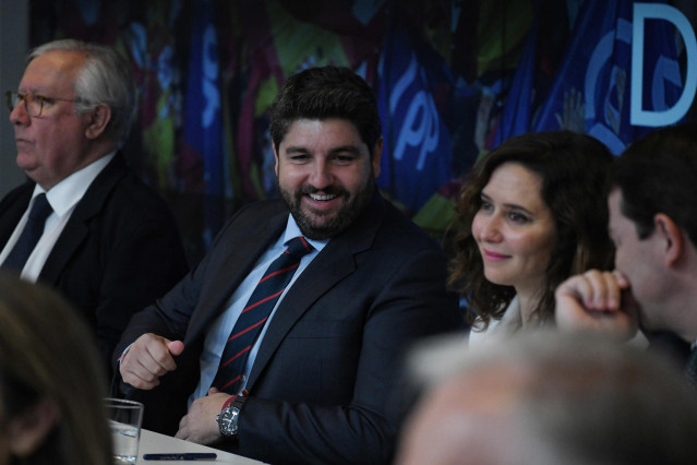 Archivo - El presidente de la Región de Murcia, Fernando López Miras y la presidenta de la Comunidad de Madrid, Isabel Díaz Ayuso, durante la reunión de la Junta Directiva Nacional, en la sede de Génova, a 6 de noviembre de 2023, en Madrid (España). El PP