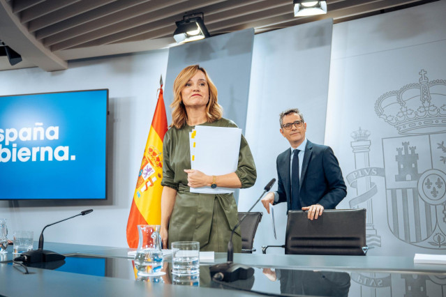 La ministra Portavoz y ministra de Educación, Formación Profesional y Deporte, Pilar Alegría y el ministro de la Presidencia, Relaciones con las Cortes y Justicia, Félix Bolaños