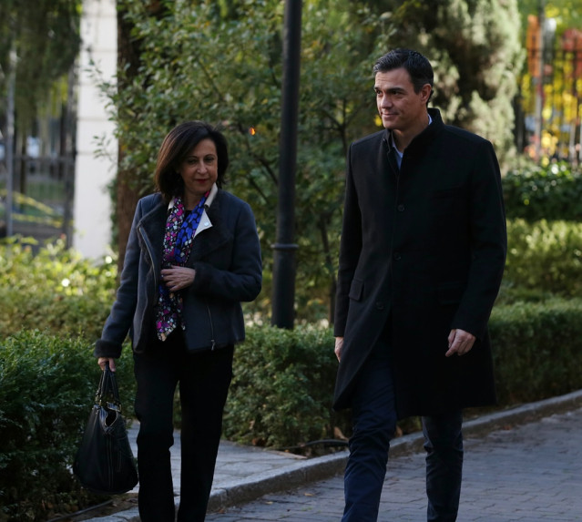 Archivo - Margarita Robles y Pedro Sánchez, enuna imagen de archivo