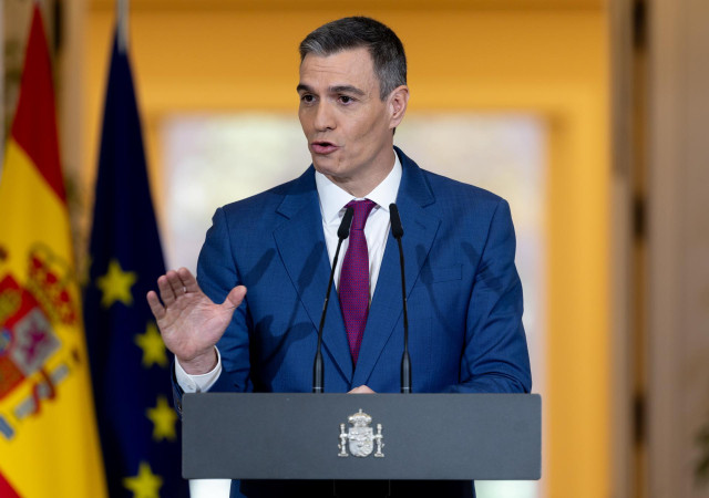 El presidente del Gobierno, Pedro Sánchez, comparece para explicar el decreto que prorroga el escudo social tras una rueda de prensa posterior a la reunión del Consejo de Ministros, en el Palacio de la Moncloa, a 27 de diciembre de 2023, en Madrid (España