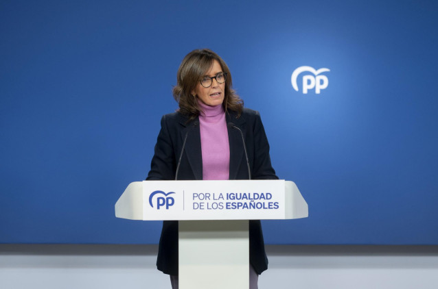 La vicesecretaria de Organización Territorial del PP, Carmen Fúnez durante una rueda de prensa posterior a la reunión del Comité de Dirección del Partido Popular, en la sede nacional del PP, a 27 de diciembre de 2023, en Madrid (España). Durante la rueda