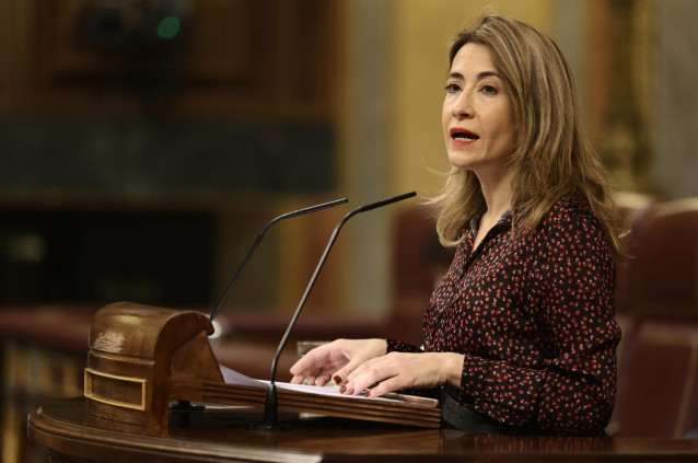 Archivo - La ministra de Transportes, Movilidad y Agenda Urbana, Raquel Sánchez, interviene en una sesión plenaria en el Congreso de los Diputados, a 17 de marzo de 2022, en Madrid (España).