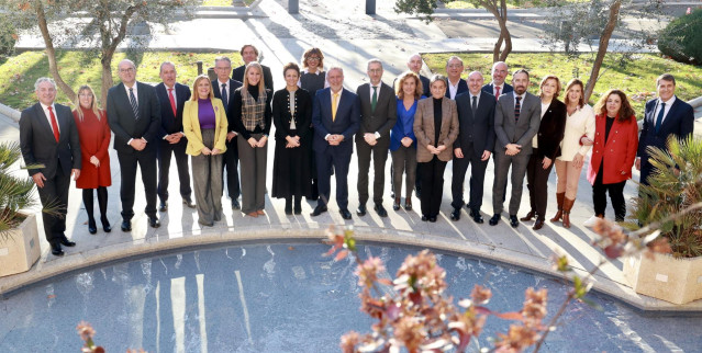 El ministro de Política Territorial, Ángel Víctor Torres, y los delegados del Gobierno.
