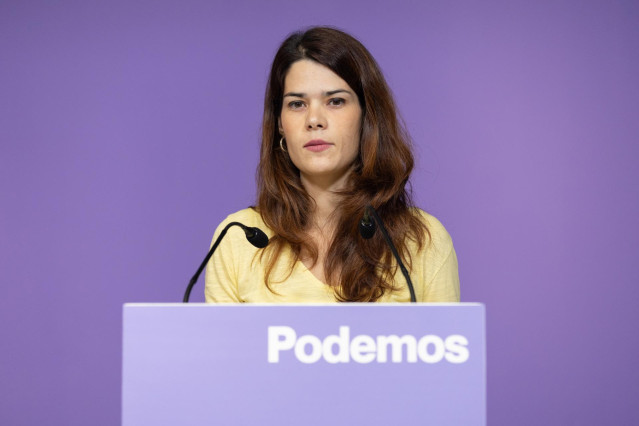 Archivo - La portavoz de Podemos, Isa Serra, ofrece una rueda de prensa, en la sede de Podemos, a 30 de octubre de 2023, en Madrid (España).