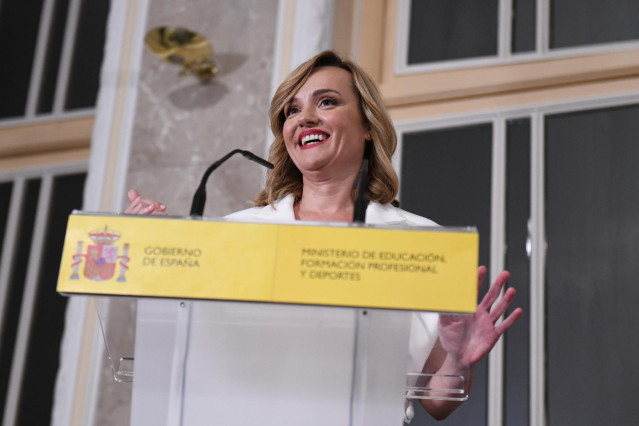 Archivo - La hasta ahora ministra de Educación y Formación Profesional, Pilar Alegría, interviene durante el traspaso de su cartera de ministra de Educación, Formación Profesional y Deporte, en la sede del Ministerio de Educación, a 21 de noviembre de 202