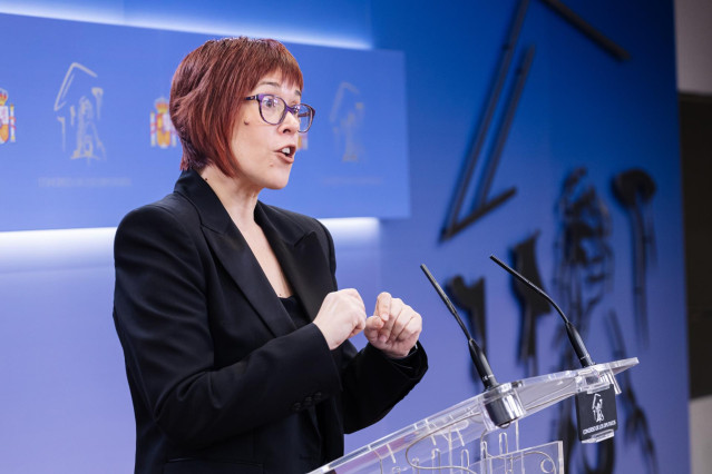 La diputada de Compromís Águeda Micó ofrece una rueda de prensa posterior a la Junta de Portavoces, en el Congreso de los Diputados, a 19 de diciembre de 2023, en Madrid (España).