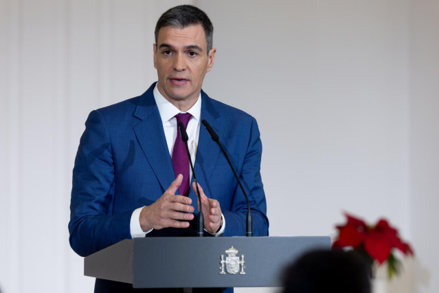 El presidente del Gobierno, Pedro Sánchez, en una rueda de prensa posterior a la reunión del Consejo de Ministros, en el Palacio de la Moncloa, a 27 de diciembre de 2023, en Madrid (España).