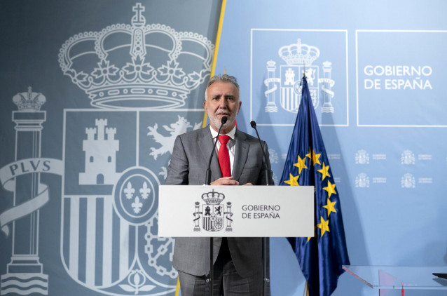 El ministro de Política Territorial y Memoria Democrática, Ángel Víctor Torres, preside el acto de toma de posesión de altos cargos del Ministerio de Política Territorial, en la Delegación del Gobierno, a 18 de diciembre de 2023, en Madrid (España). Hoy h