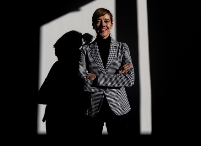La portavoz de Sumar en el Congreso, Marta Lois, posa tras una entrevista para Europa Press, en el Congreso de los Diputados, a 21 de diciembre de 2023, en Madrid (España).