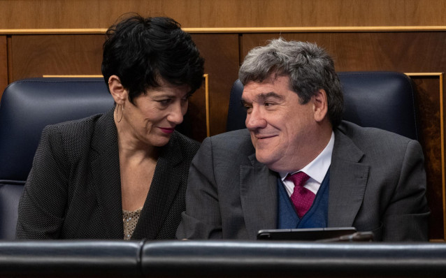 La ministra de Inclusión, Seguridad Social y Migraciones, Elma Saiz, y el ministro de Transformación Digital y Función Pública, José Luis Escrivá, anterior ministro de Seguridad Social y artífice de la reforma de pensiones