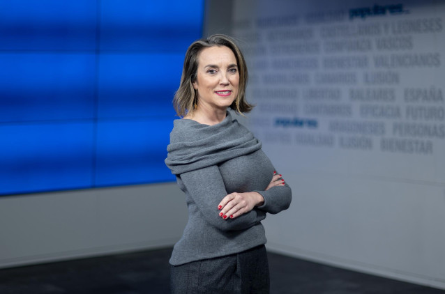 La secretaria general del PP, Cuca Gamarra, durante una entrevista con Europa Press en la sede nacional del partido en la calle Génova.