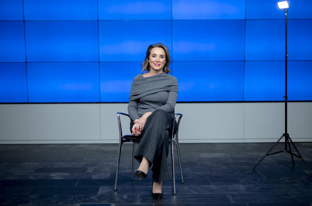 La secretaria general del PP, Cuca Gamarra, durante una entrevista concedida a Europa Press, en la sede nacional del partido en la calle Génova.